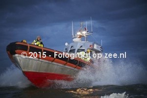 https://www.fotograafopzee.nl/media/images/intro/valentijn_ijmuiden_9789.jpg